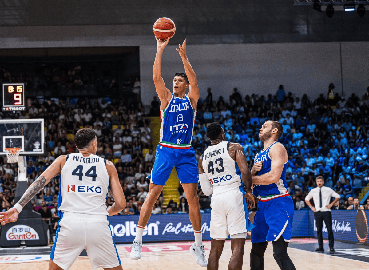 意大利男篮险胜雄鹿，字母哥绝境逆转的简单介绍