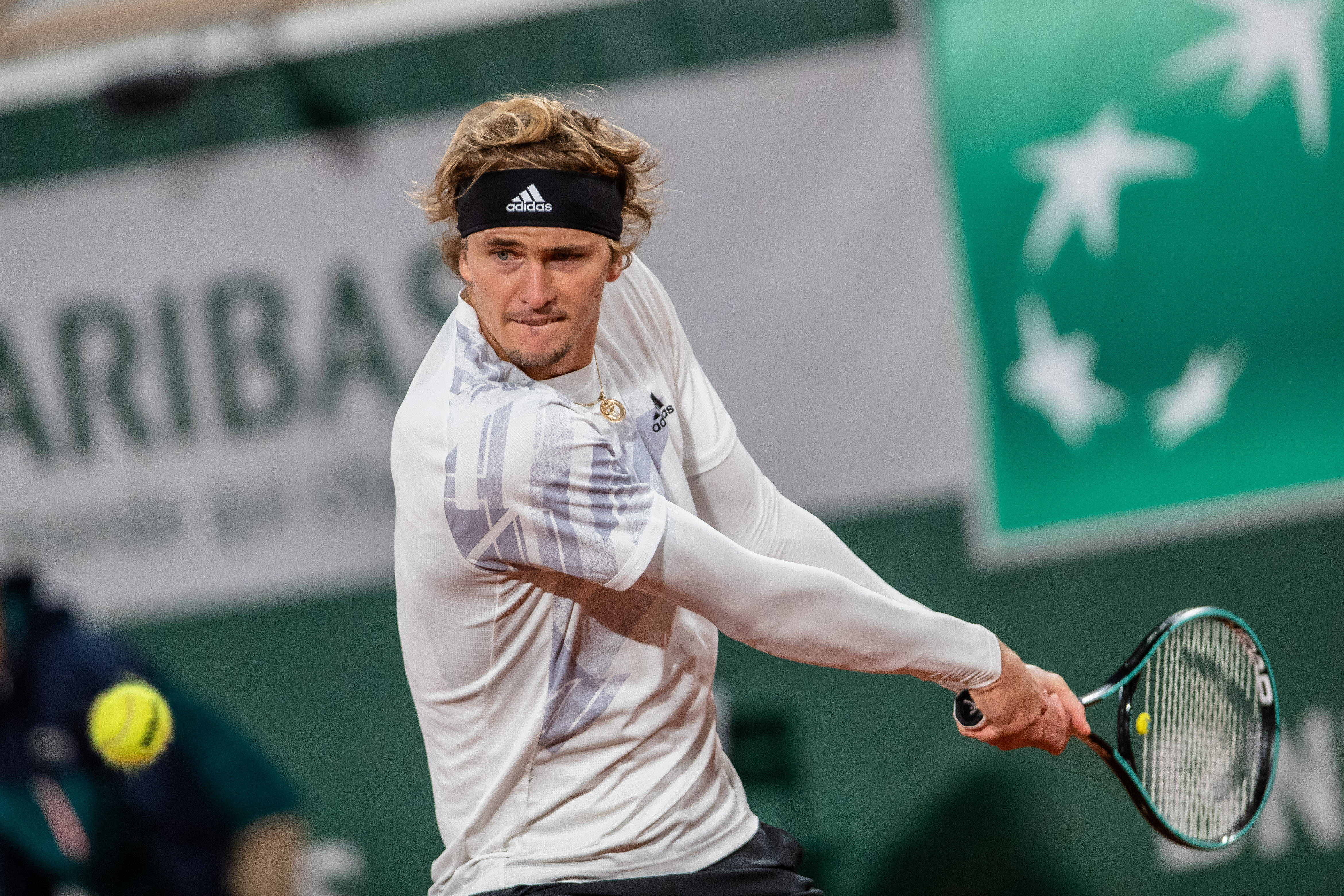 包含西班牙网球队强势英国网球队，兹维列夫高光表现的词条