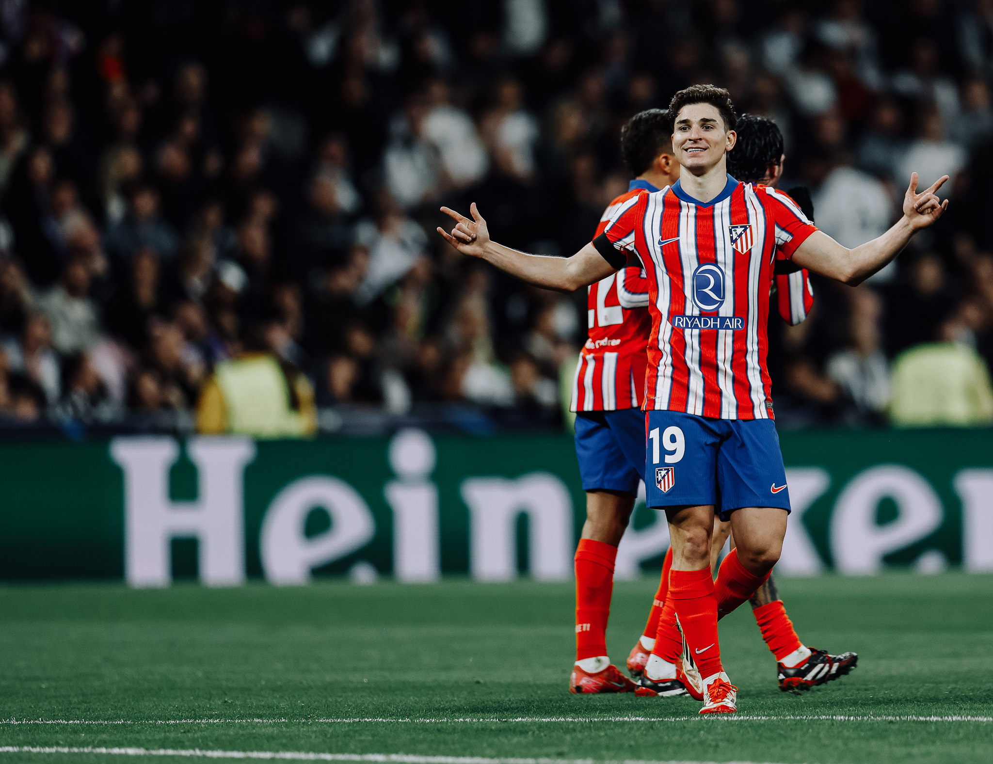 利物浦鏖战巴黎，阿尔瓦雷斯惊艳世界的简单介绍