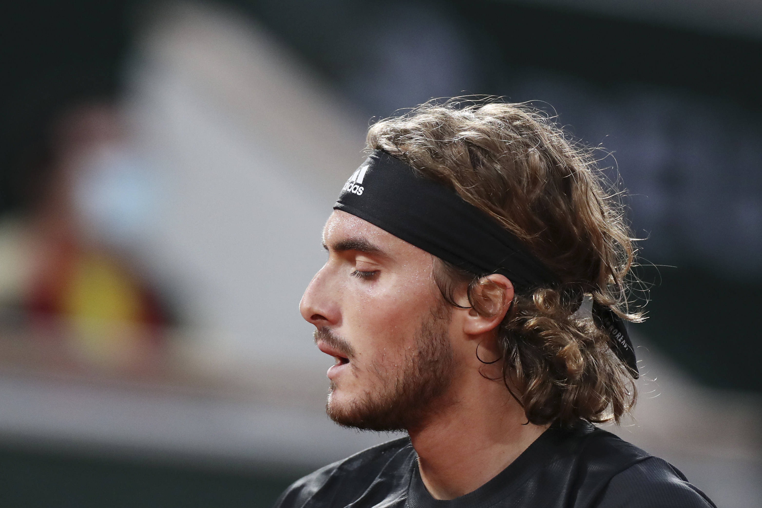 包含日本网球队翻盘英国网球队，西西帕斯惊艳世界的词条