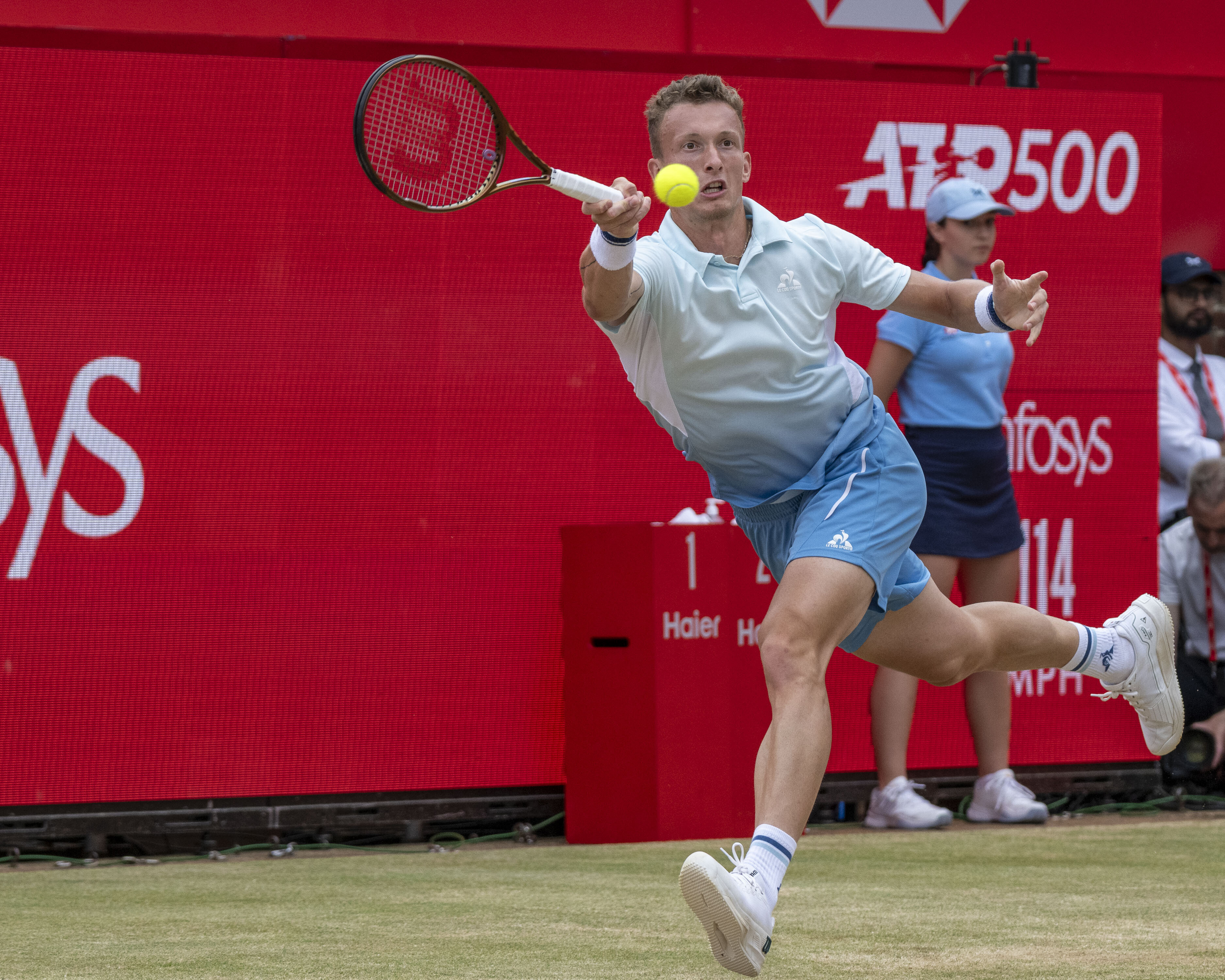 英国网球队强势西班牙网球队，阿尔卡拉斯关键制胜的简单介绍