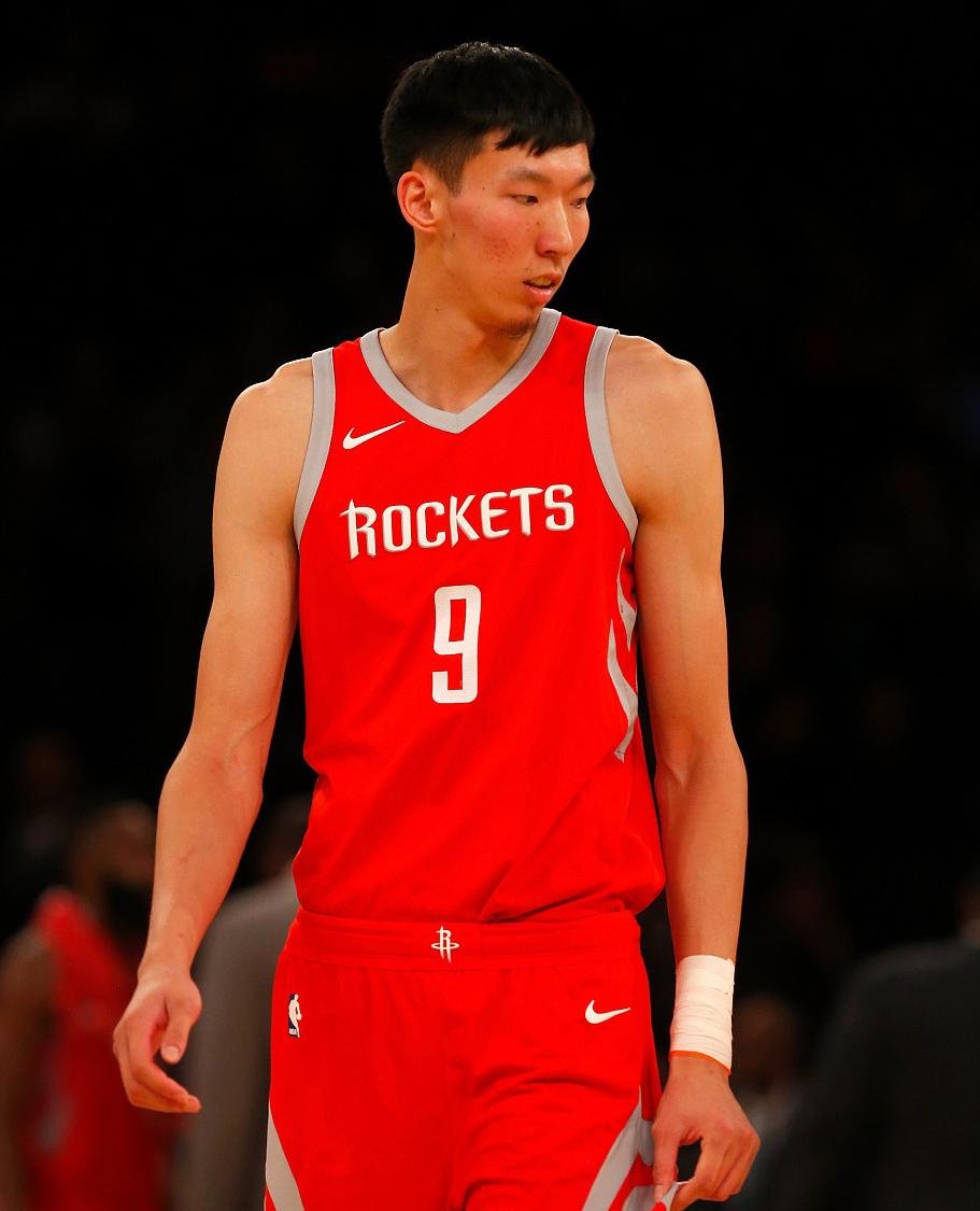 开云体育直播-包含火箭主场大胜雄鹿，保持不败金身的词条