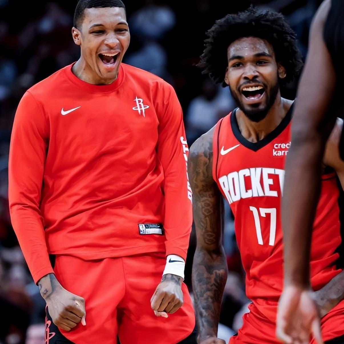 火箭队球员在比赛中表现出色，领先优势稳固的简单介绍