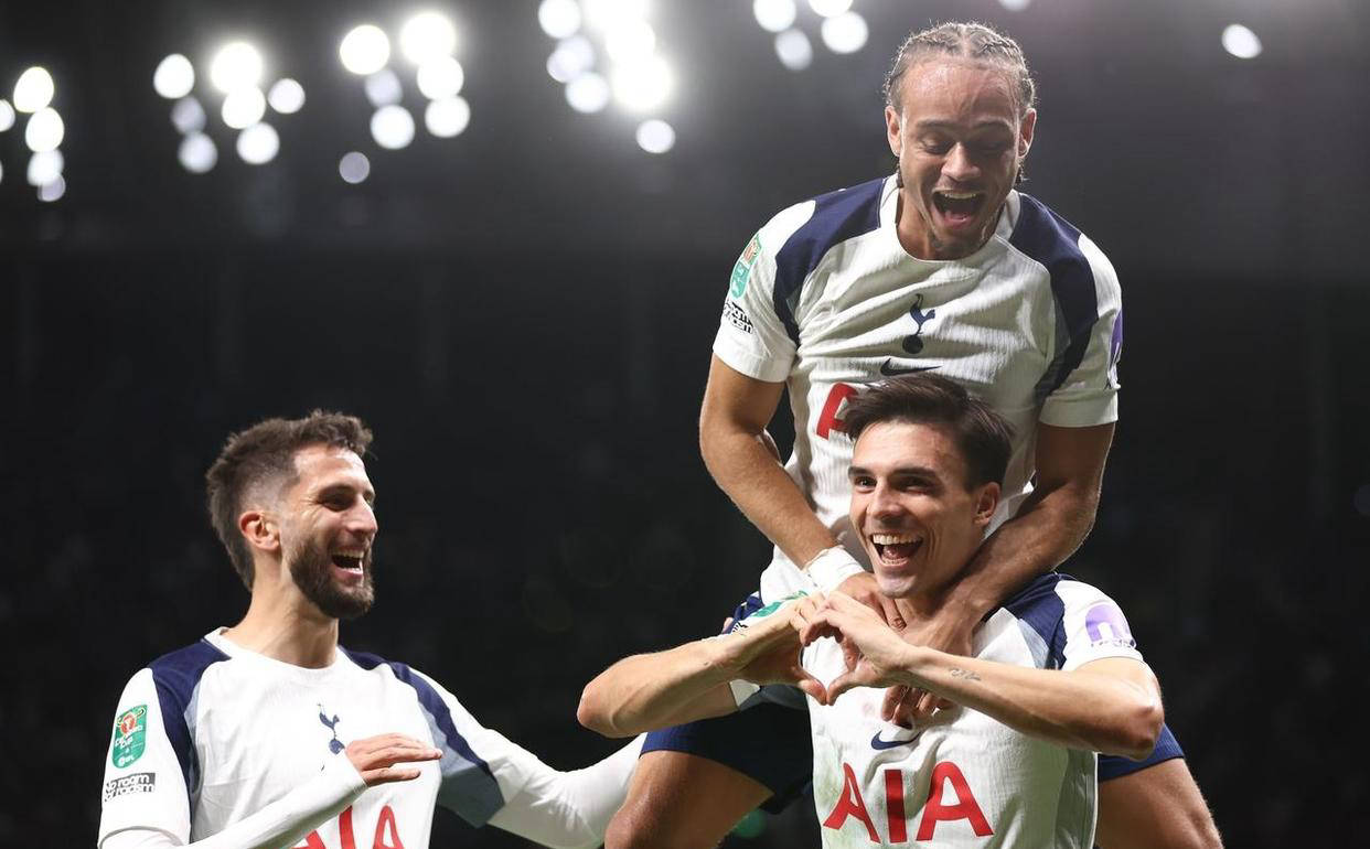 开云体育下载-关于热刺前锋开弓立马，全队助球队追平比分的信息