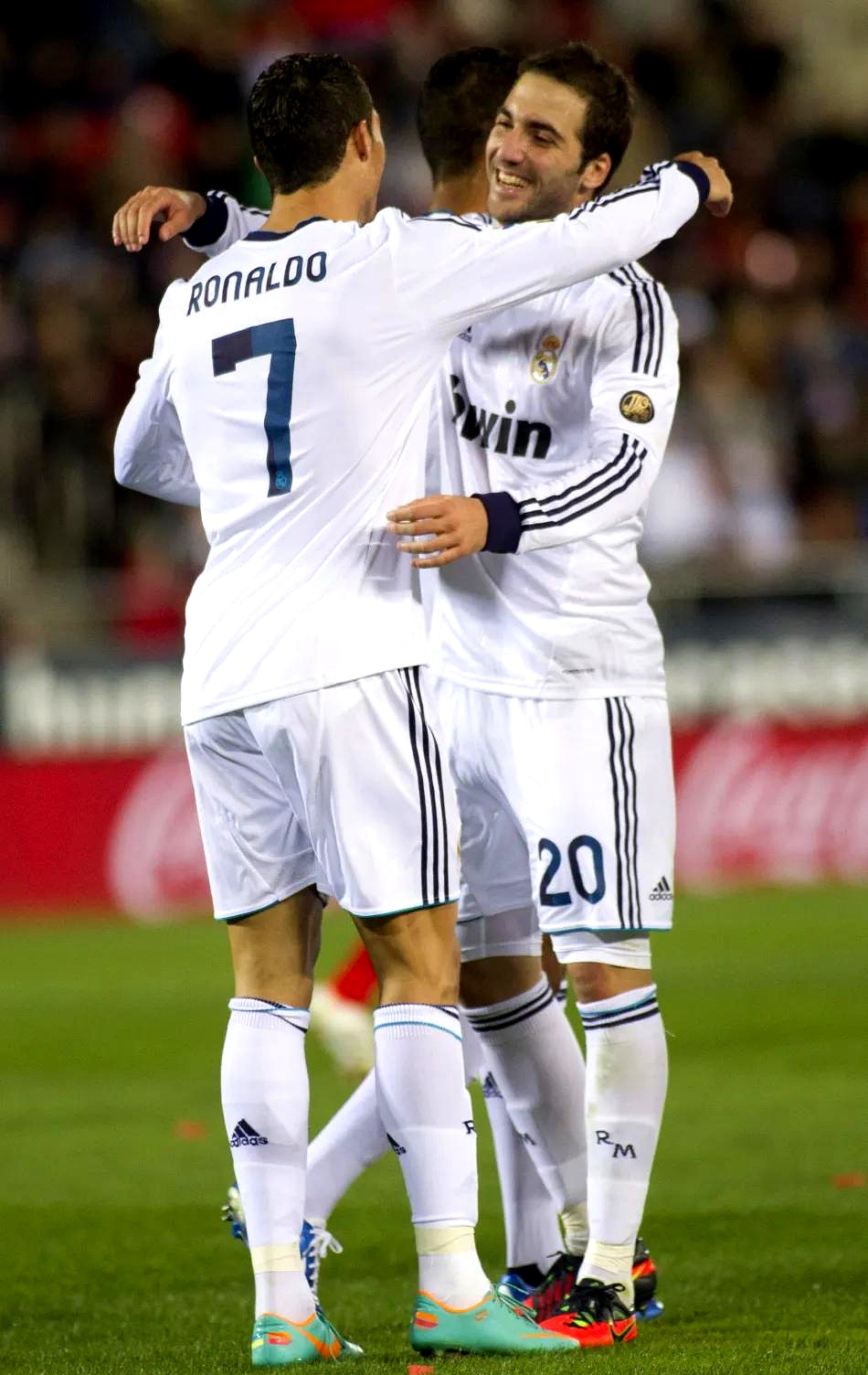 开云体育APP下载-尤文图斯客场战平都灵，伊瓜因进球继续领先射手榜