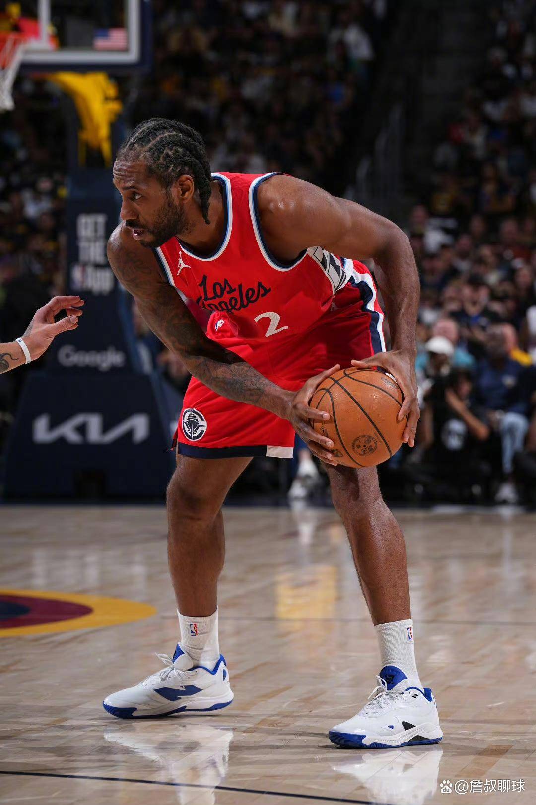 开云APP-关于小莱昂纳德表现出色，带领球队一鸣惊人的信息