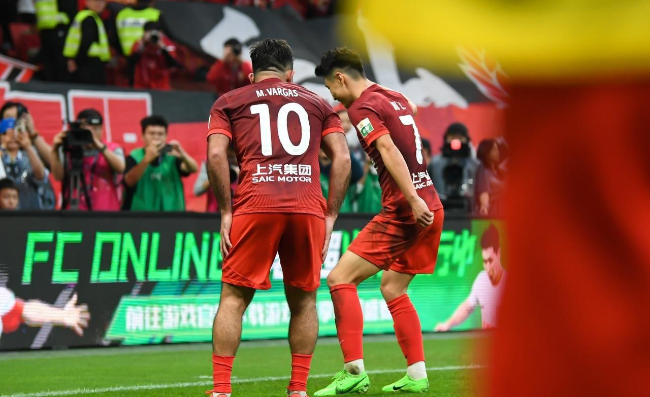 球队在比赛中的实力尽显无遗，赢得全场掌声的简单介绍