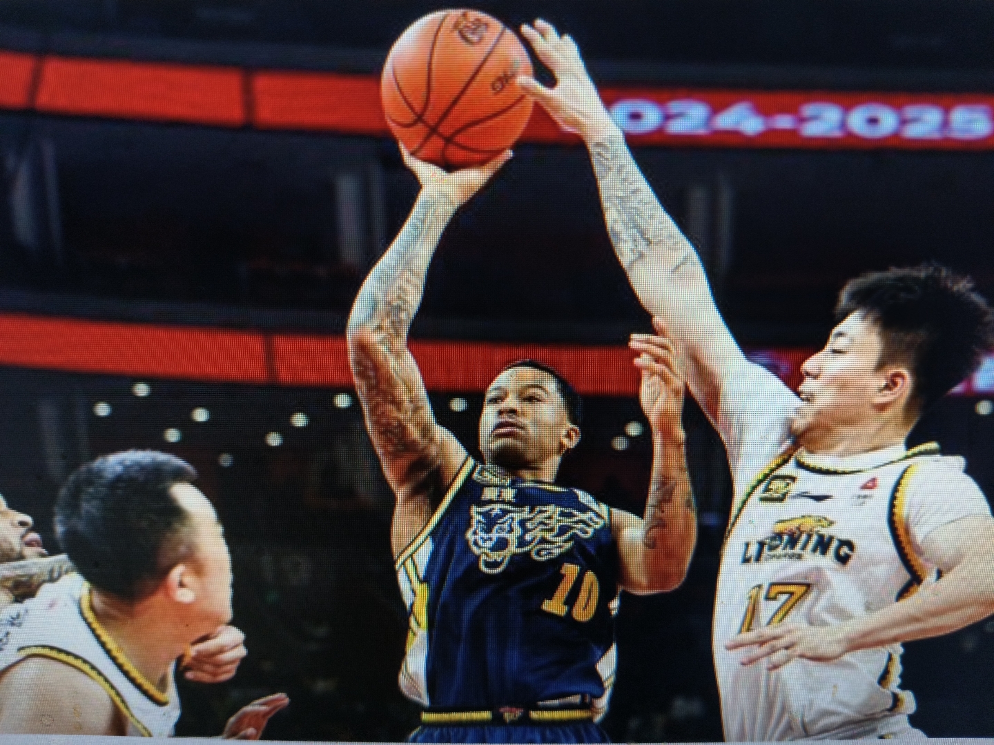 关于杨鸣坐镇指挥，广东队再度晋级总决赛的信息