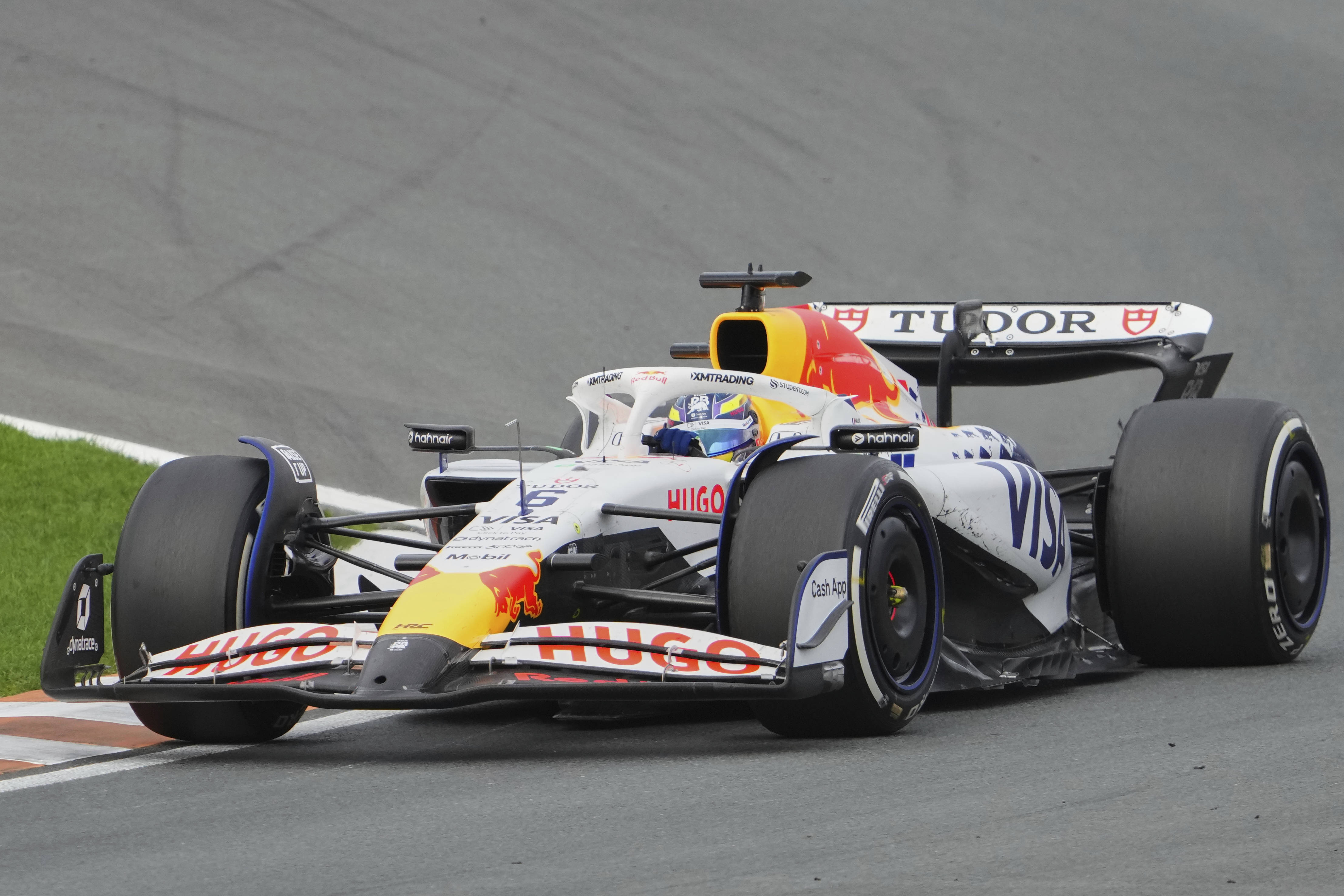 开云体育官网-迈凯伦横扫梅赛德斯，皮亚斯特里惊艳四座的简单介绍