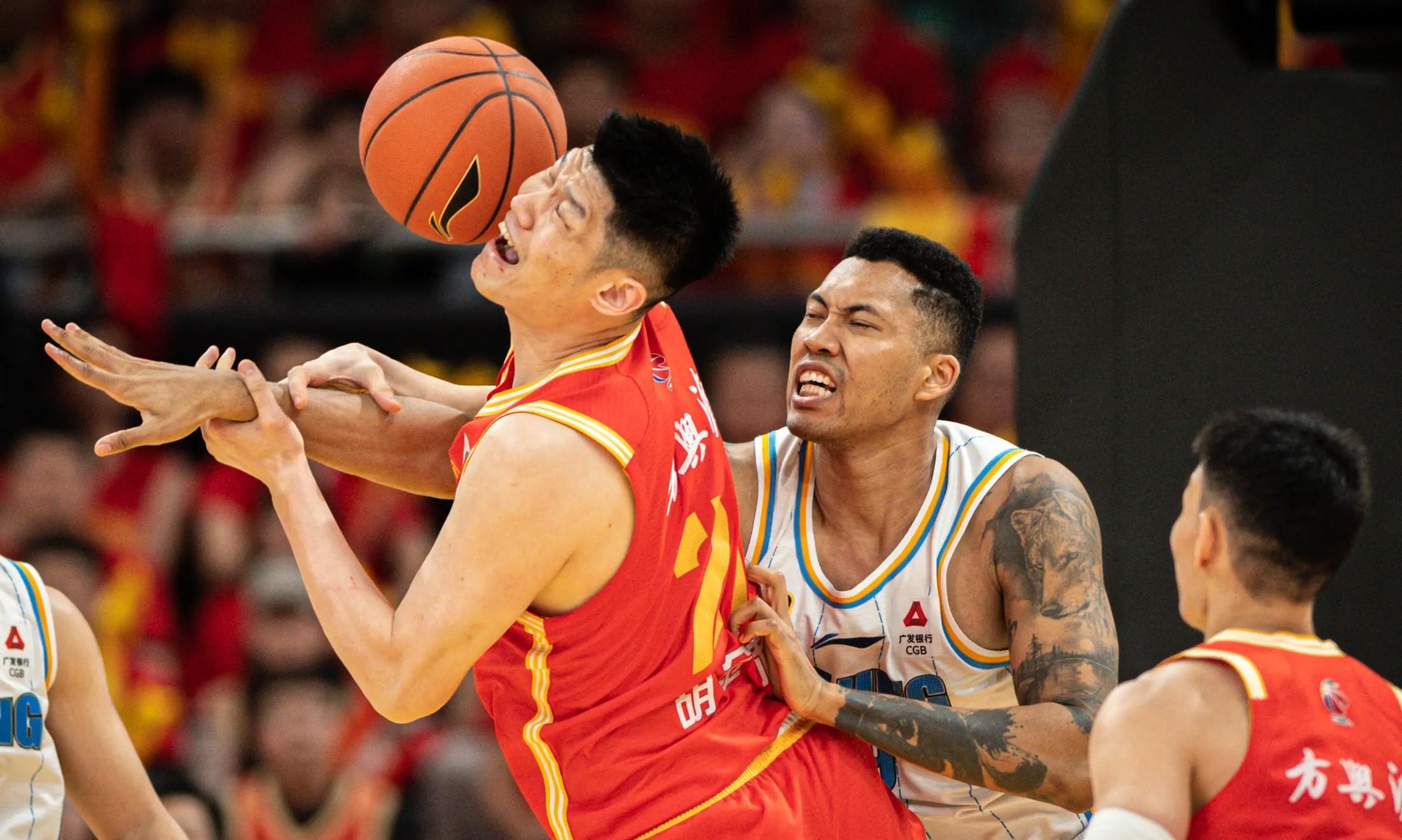 包含爵士险胜吉林队，胡金秋统治全场的词条