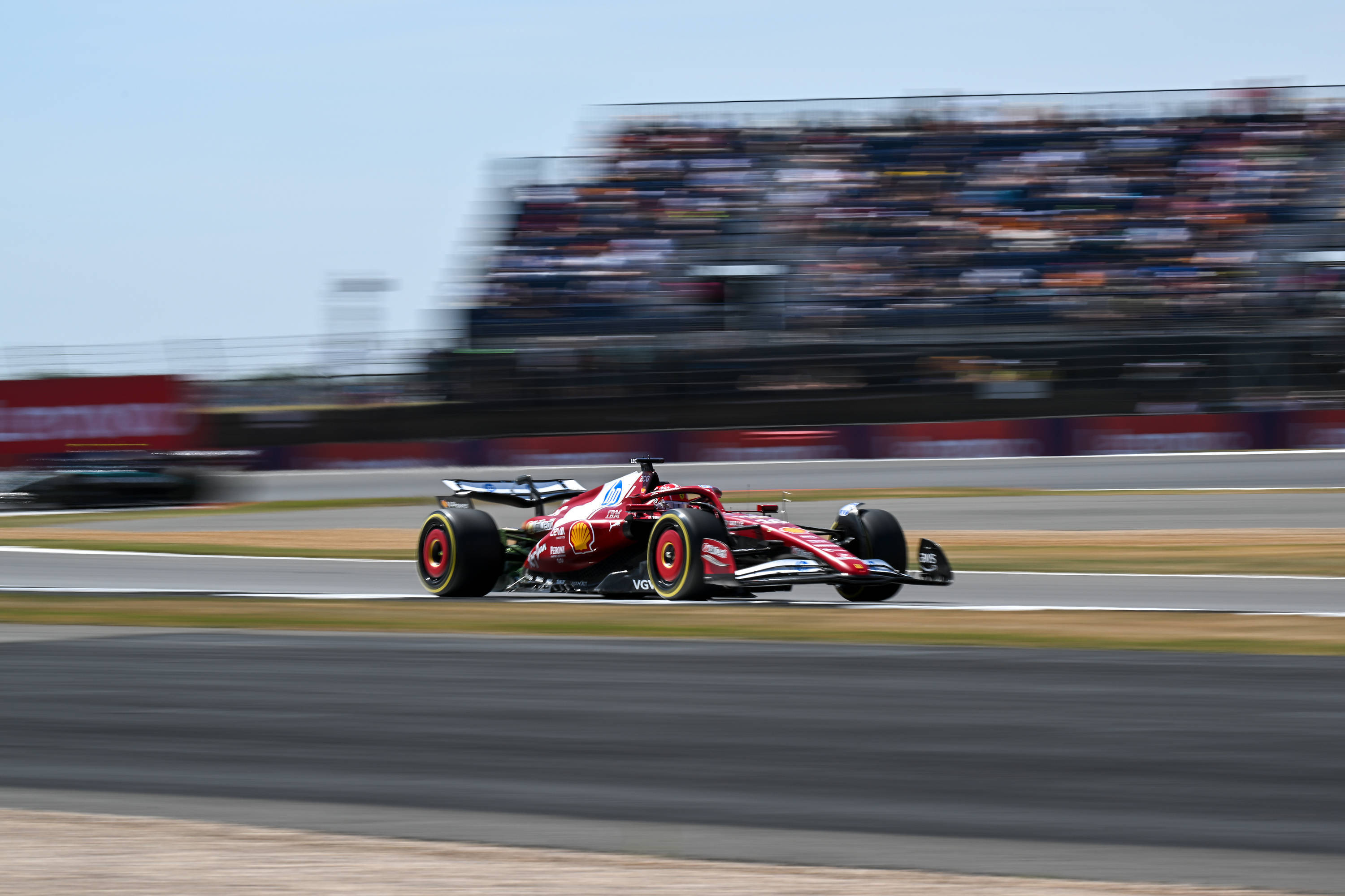 关于梅赛德斯碾压法拉利，汉密尔顿统治全场的信息