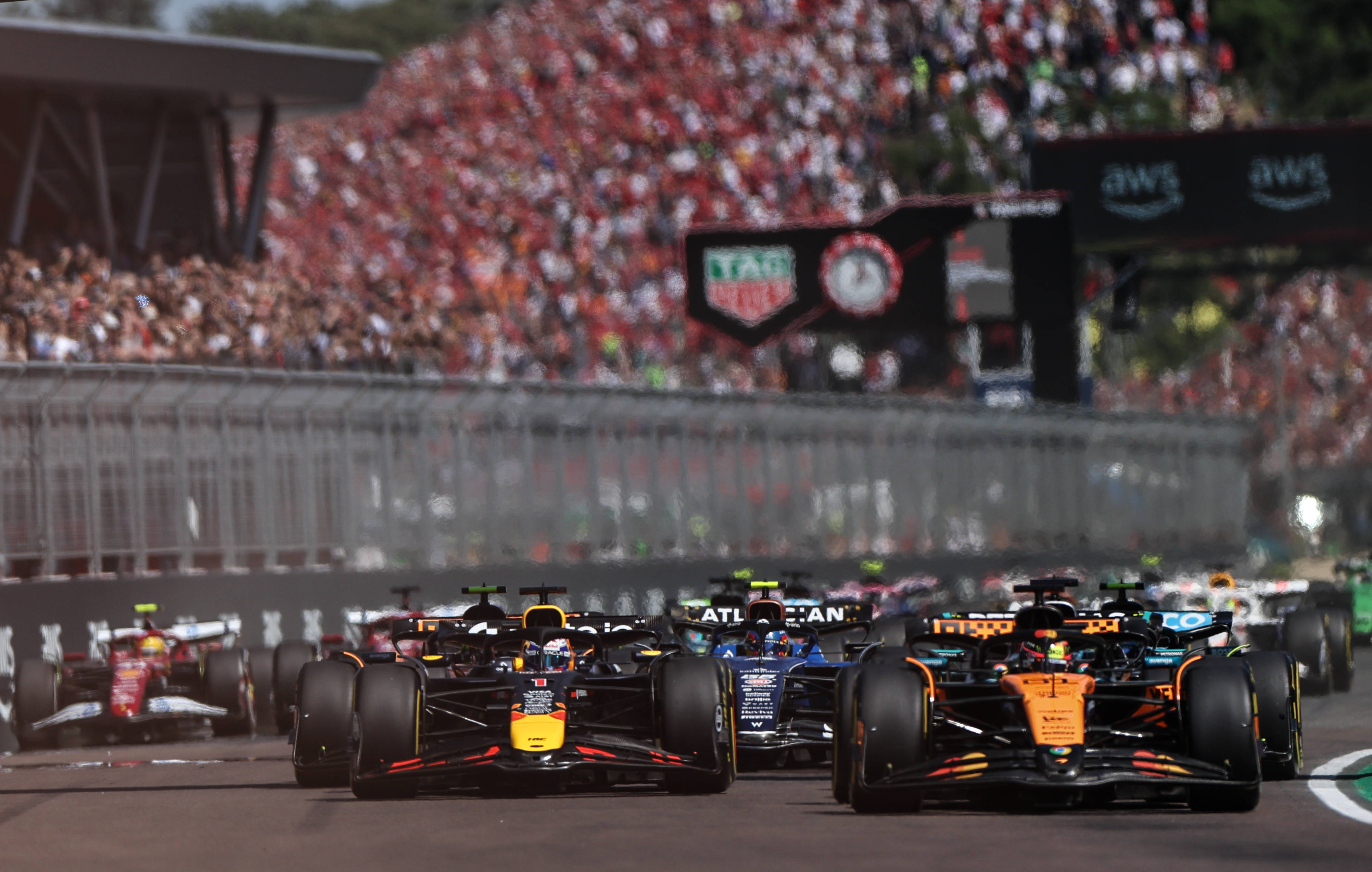 包含红牛二队鏖战威廉姆斯，汉密尔顿刷新纪录的词条