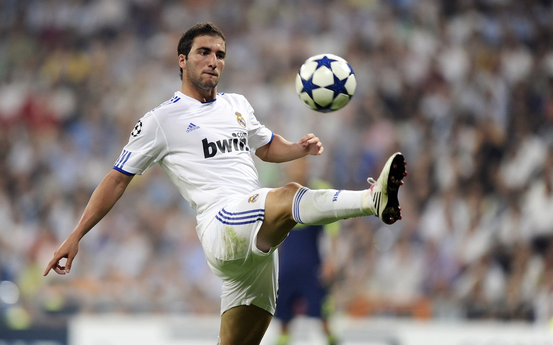 拉什福德冠军级表现点燃梦剧场，罗马巅峰对决启示加拿大足球崛起